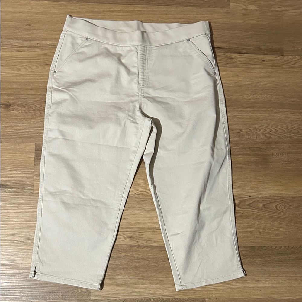 Women's Size 14 Cream Cropped Pants by Classicapparel Khakis & Company